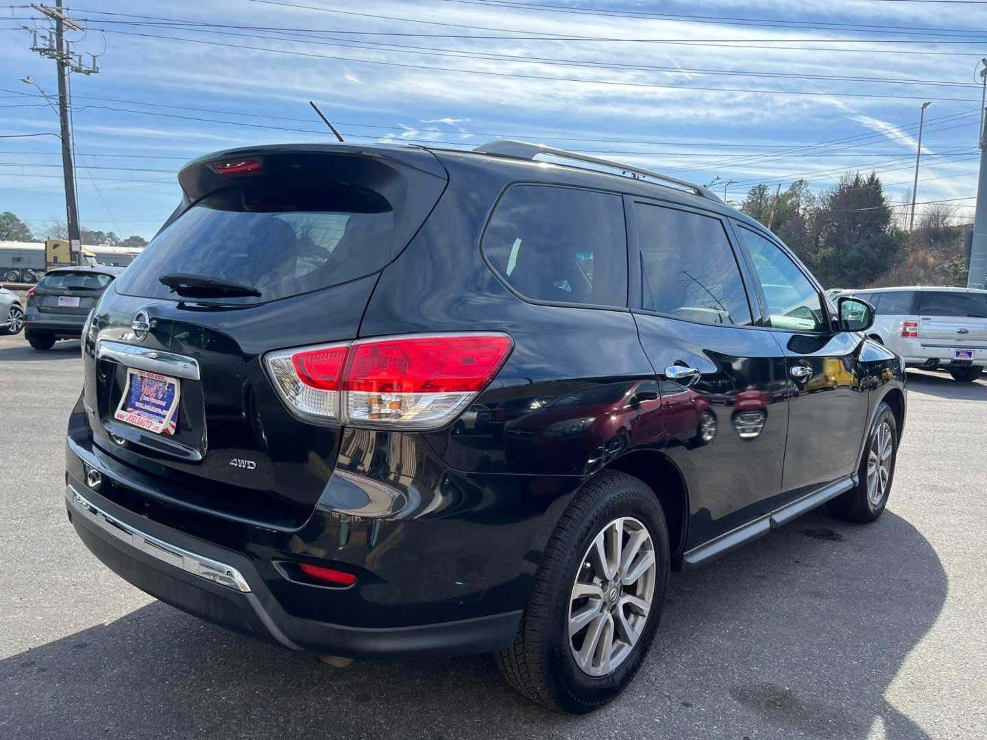 2016 Black Nissan Pathfinder SV (5N1AR2MM7GC) with an 3.5 V6 engine, Automatic transmission, located at 5700 Curlew Drive, Norfolk, VA, 23502, (757) 455-6330, 36.841885, -76.209412 - Photo#7